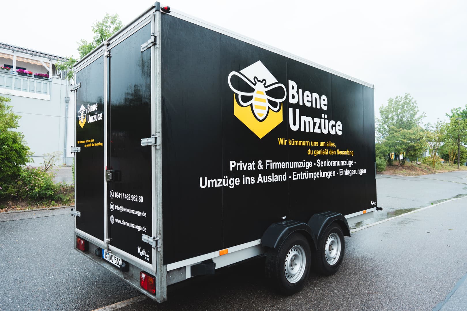 Geschlossener Anhänger von Biene Umzüge für Möbeltransporte